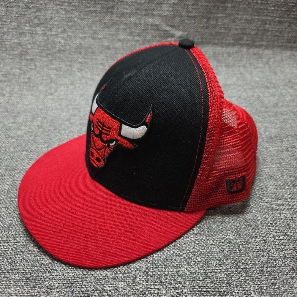 CHICAGO BULLS hat black red adjustable snapback cap mesh back